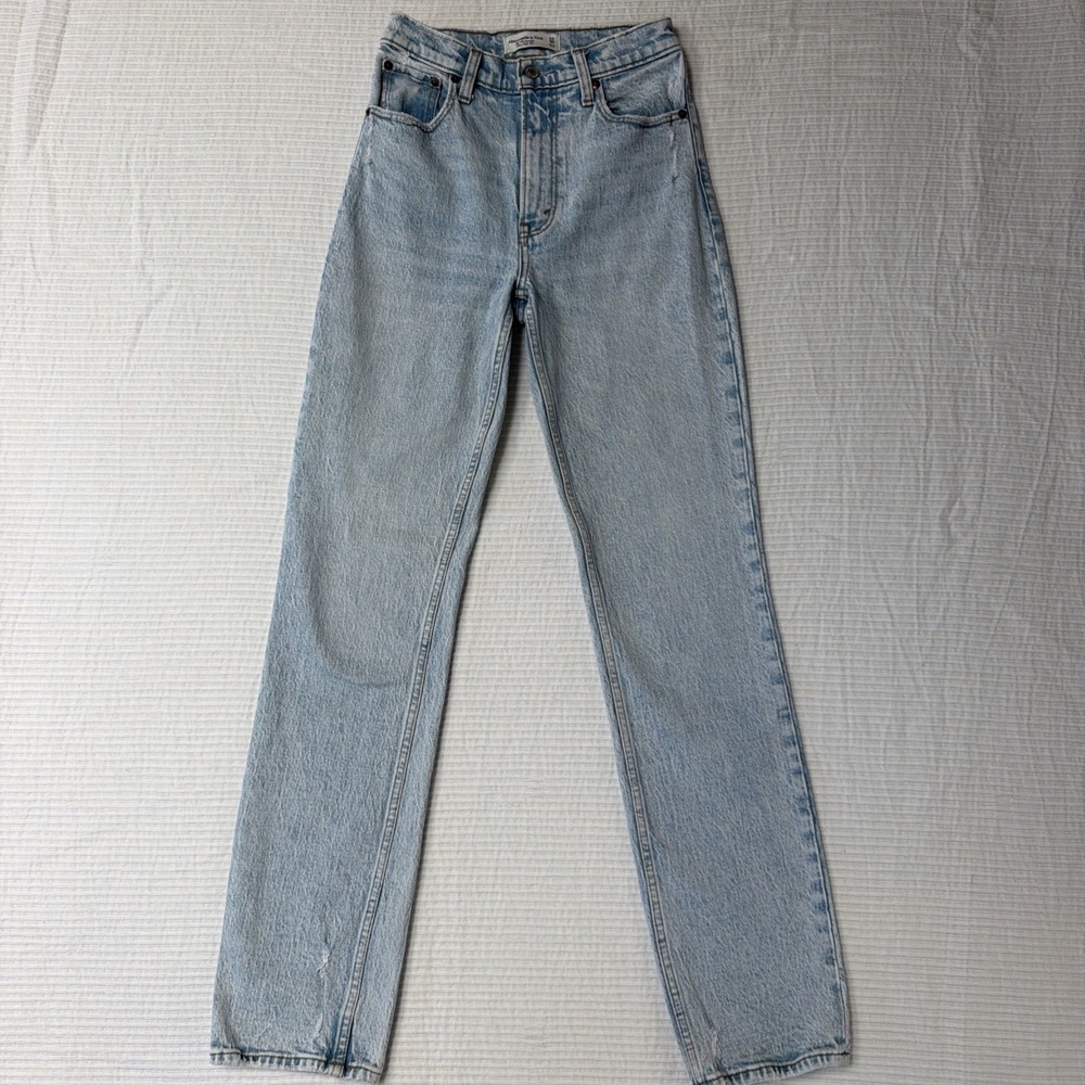 Abercrombie & Fitch Women's The 90s Straight Ultra High Rise Jeans 00/24 Light